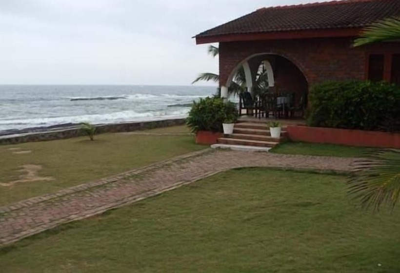 ホテル Coconut Grove Beach Resort