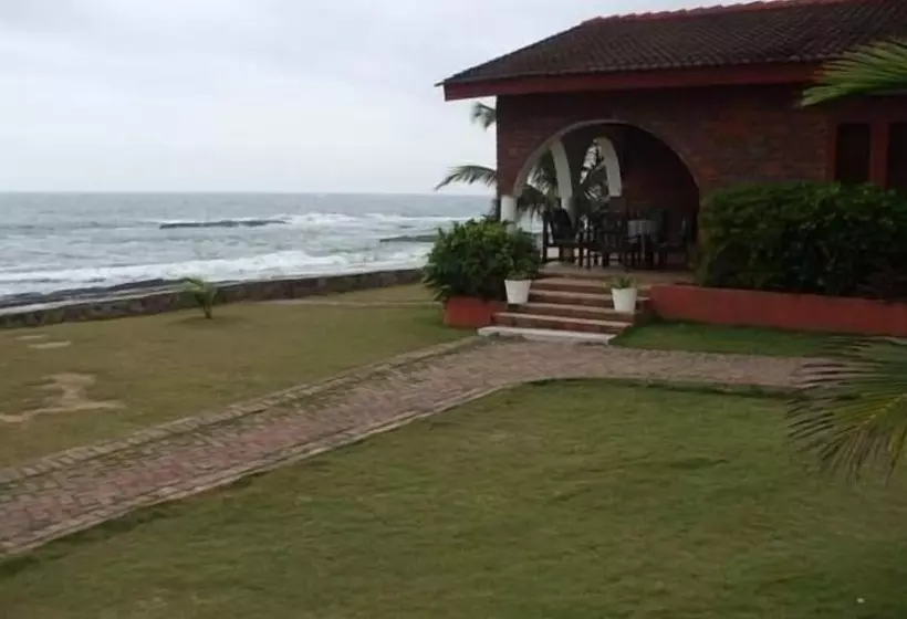 酒店 Coconut Grove Beach Resort