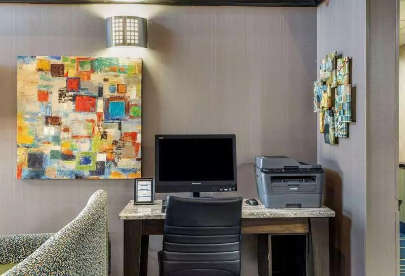 호텔 Comfort Inn & Suites Pauls Valley  City Lake