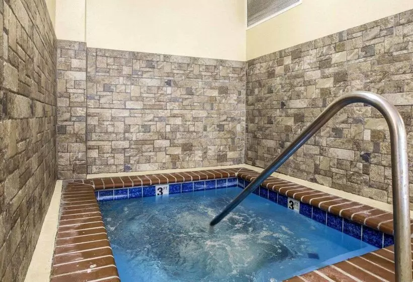 호텔 Comfort Inn & Suites