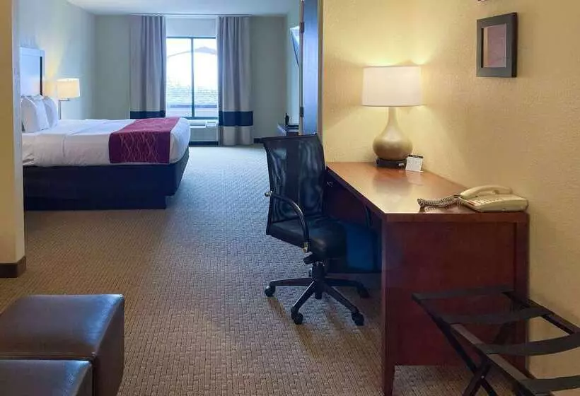 호텔 Comfort Inn & Suites