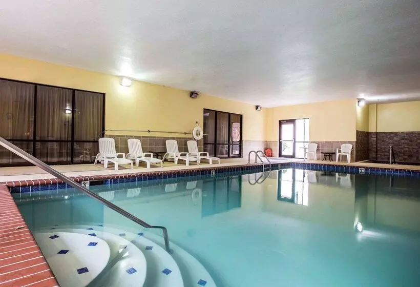 호텔 Comfort Inn & Suites