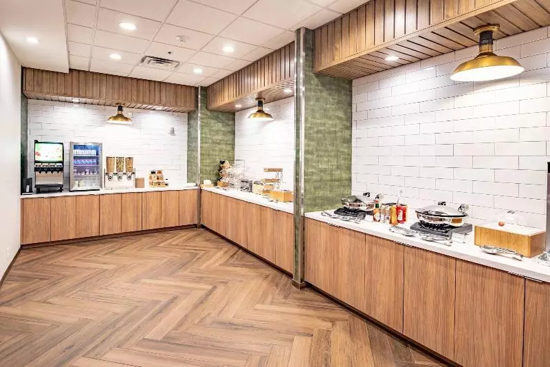 酒店 Comfort Suites Near Northeast Mall