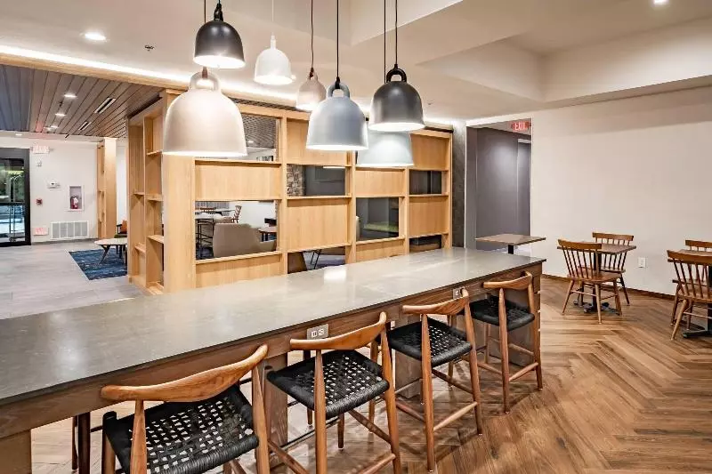 酒店 Comfort Suites Near Northeast Mall