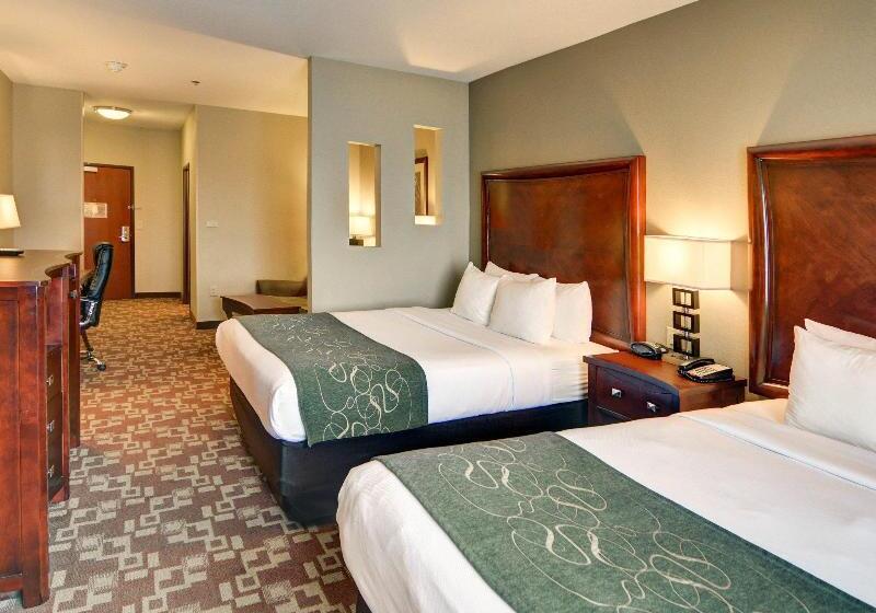 Отель Comfort Suites Near Northeast Mall