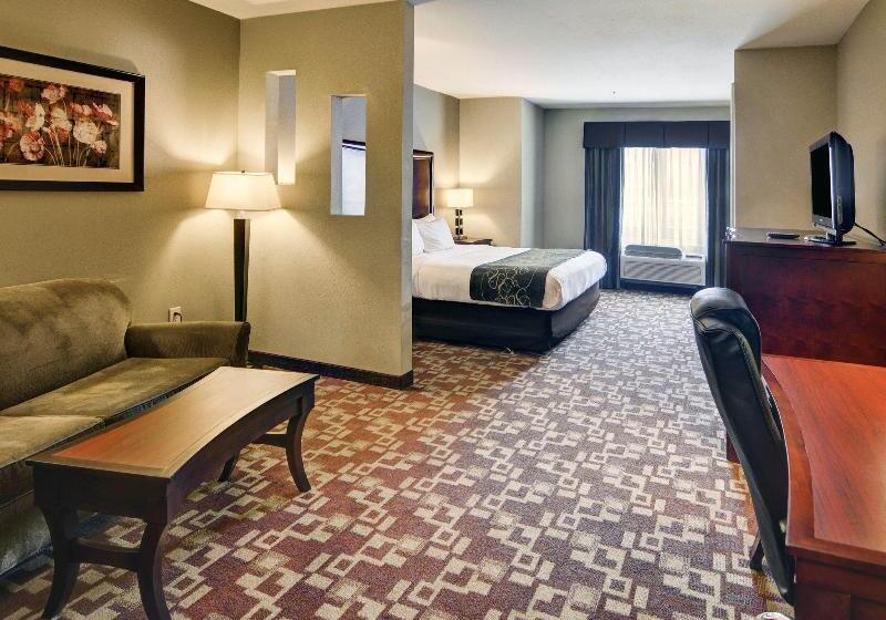 Отель Comfort Suites Near Northeast Mall