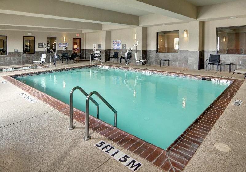 Отель Comfort Suites Near Northeast Mall