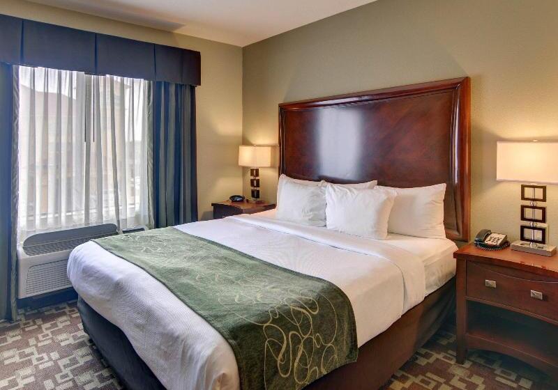 Отель Comfort Suites Near Northeast Mall