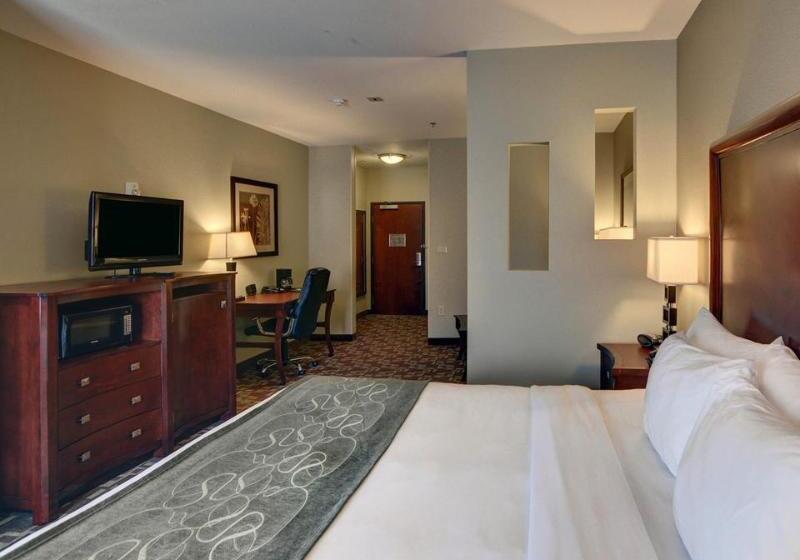 Отель Comfort Suites Near Northeast Mall