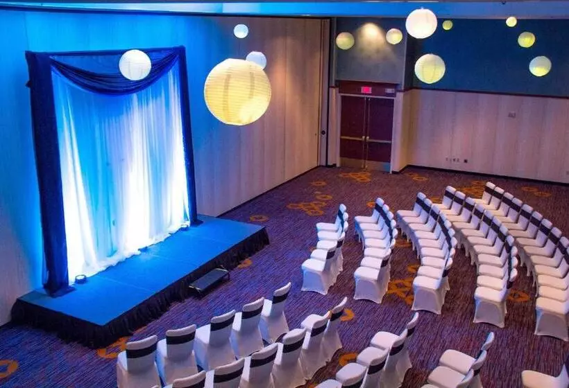 هتل Courtyard Fargo Moorhead, Mn