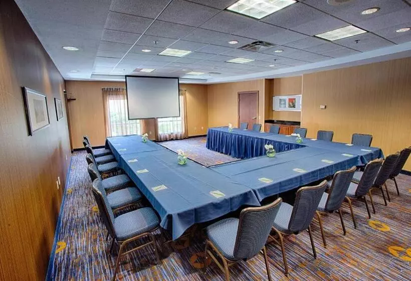 هتل Courtyard Fargo Moorhead, Mn