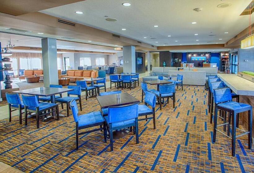هتل Courtyard Fargo Moorhead, Mn