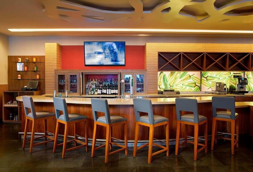 هتل Courtyard By Marriott Mexico City Airport