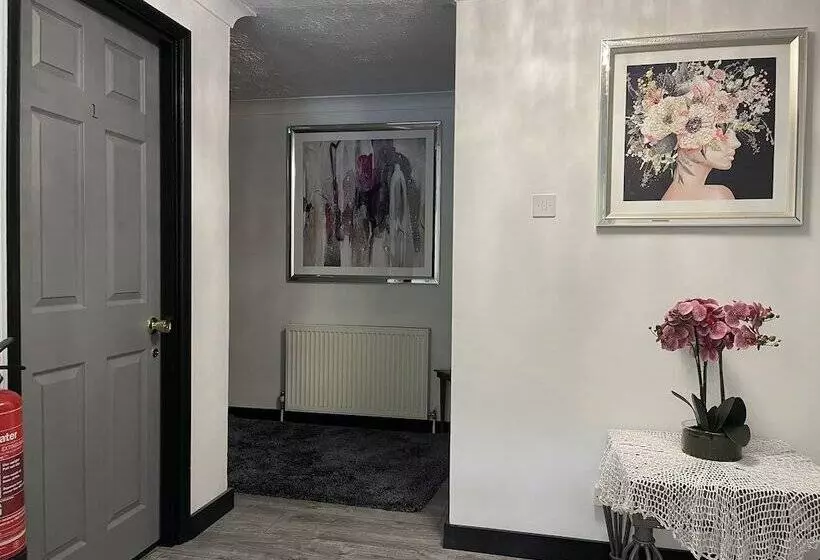 ホテル Da Vinci Guest House Gatwick