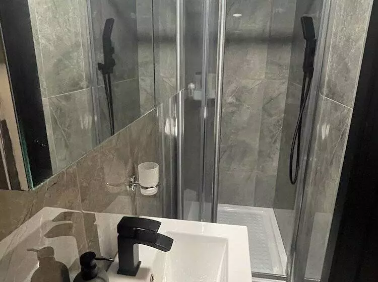 ホテル Da Vinci Guest House Gatwick