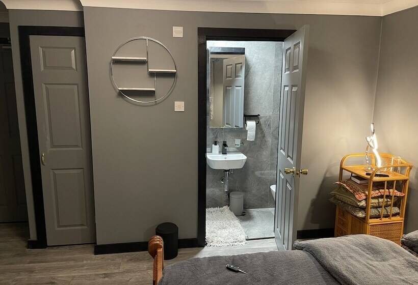 فندق Da Vinci Guest House Gatwick