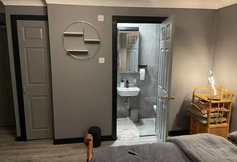 ホテル Da Vinci Guest House Gatwick