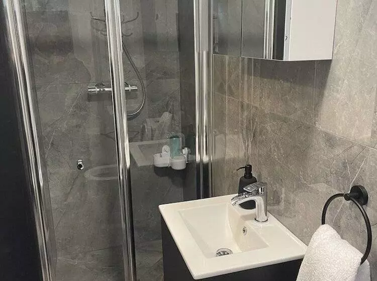 ホテル Da Vinci Guest House Gatwick
