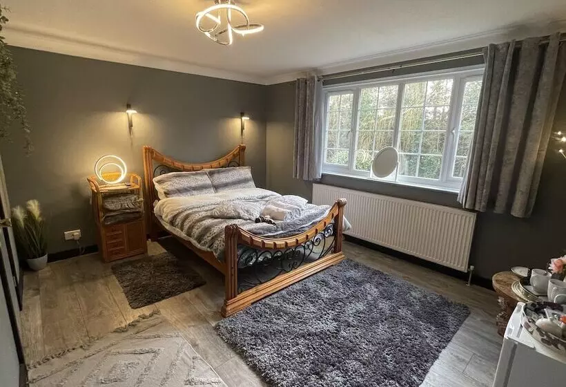 ホテル Da Vinci Guest House Gatwick