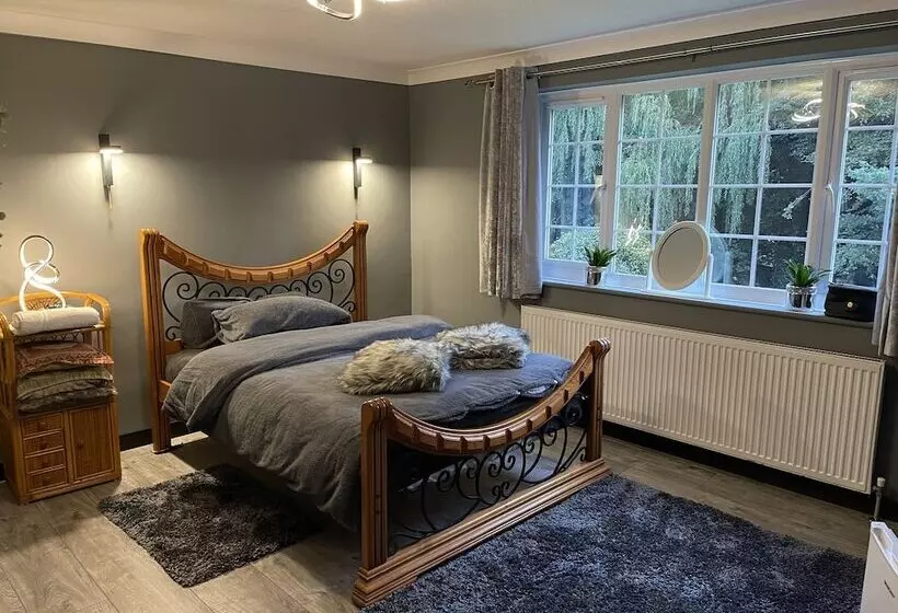 ホテル Da Vinci Guest House Gatwick