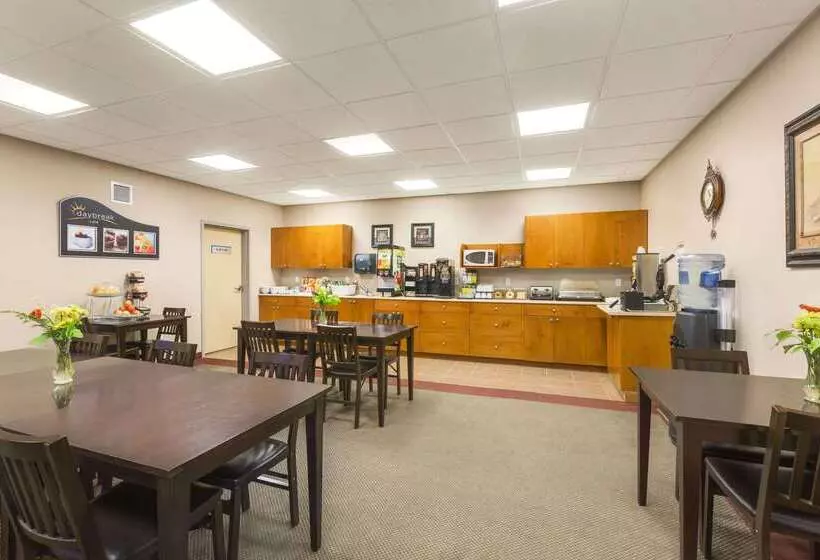 호텔 Days Inn By Wyndham Chetwynd