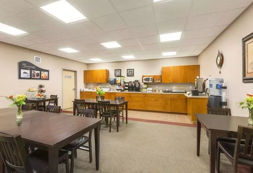 호텔 Days Inn By Wyndham Chetwynd