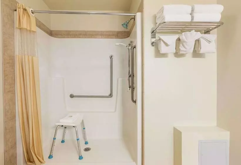 호텔 Days Inn By Wyndham Chetwynd