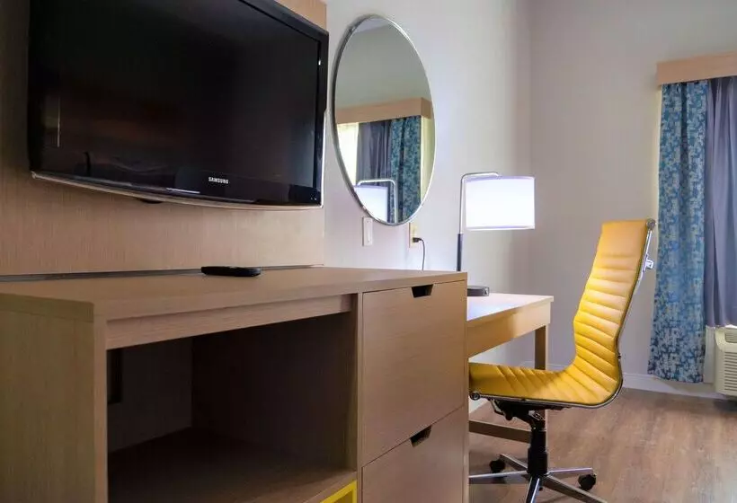 Hotel Days Inn & Suites By Wyndham Savannah North I95