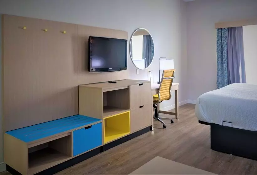 Hotel Days Inn & Suites By Wyndham Savannah North I95