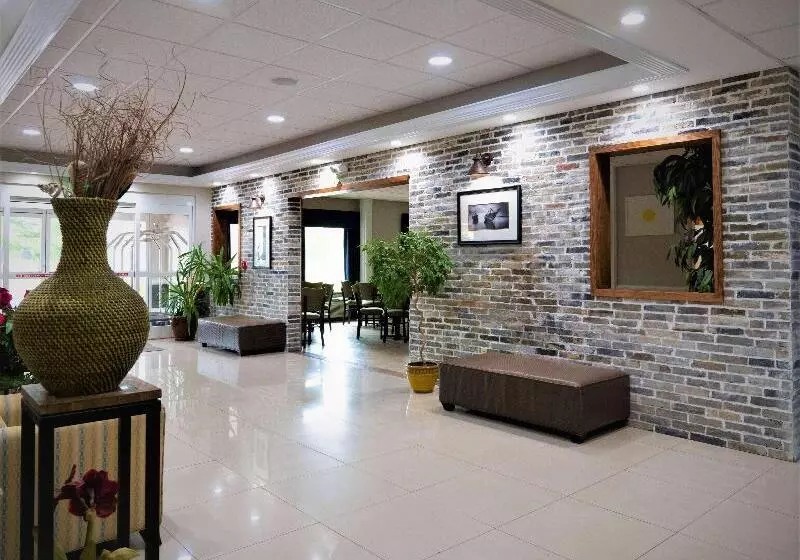 Hotel Days Inn & Suites By Wyndham Savannah North I95