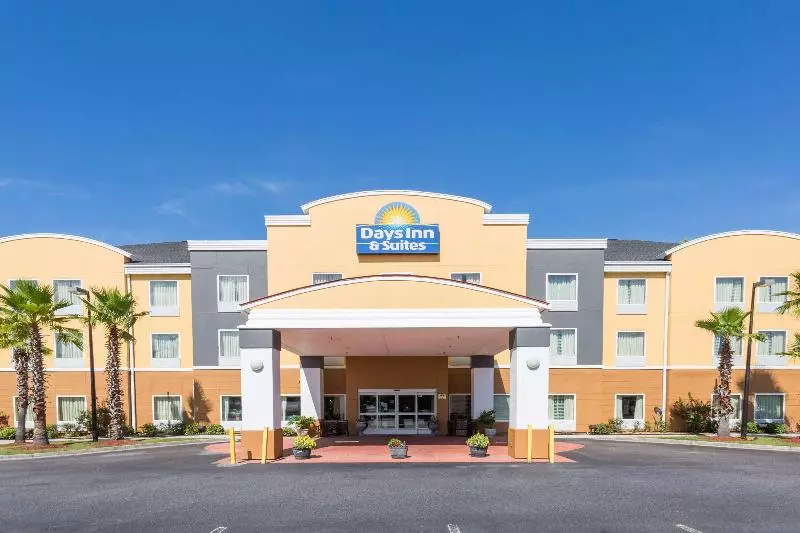 Hotel Days Inn & Suites By Wyndham Savannah North I95