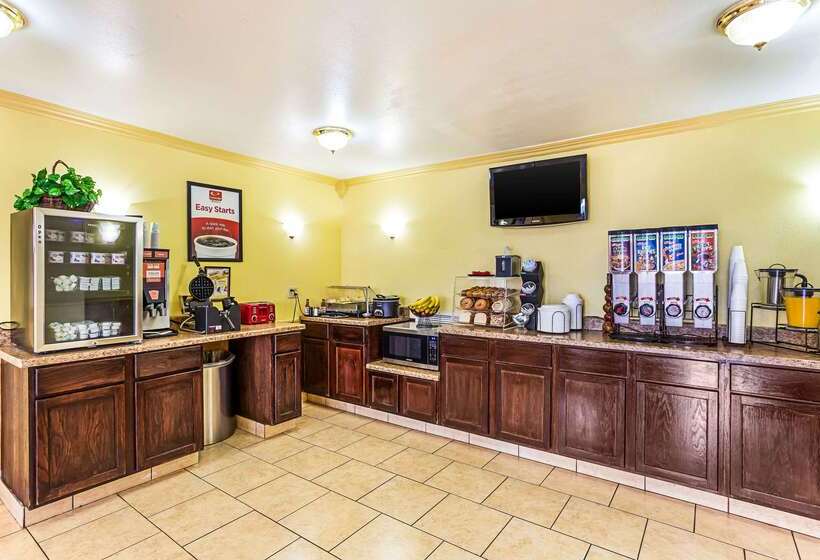 בית מלון כפרי Econo Lodge Mcalester