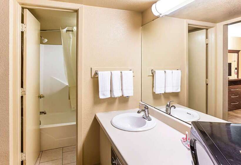 בית מלון כפרי Econo Lodge Mcalester