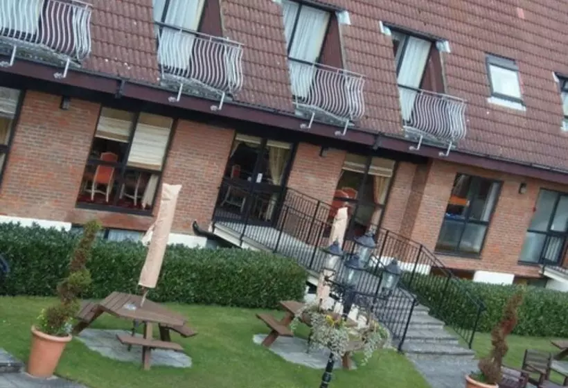 Отель Lakeside International