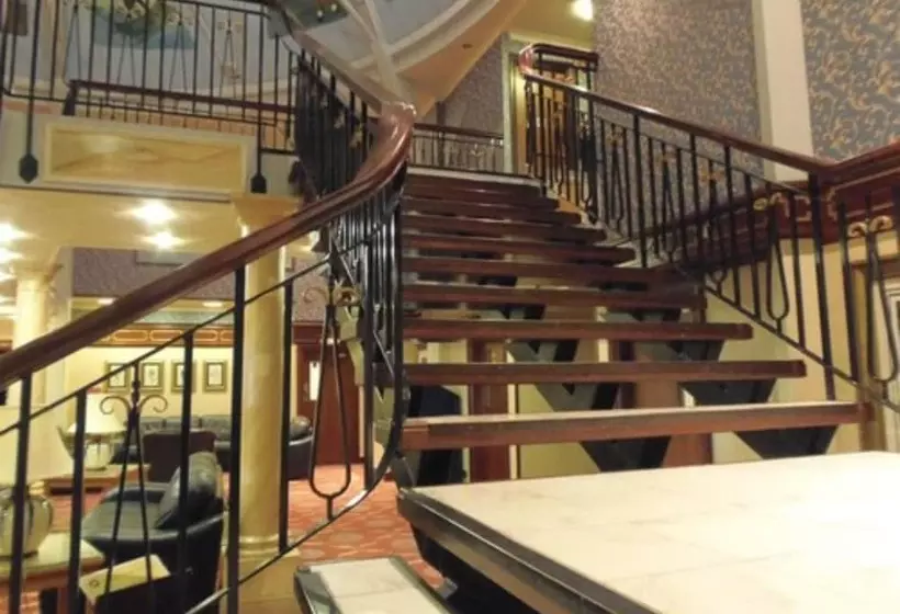 Отель Lakeside International