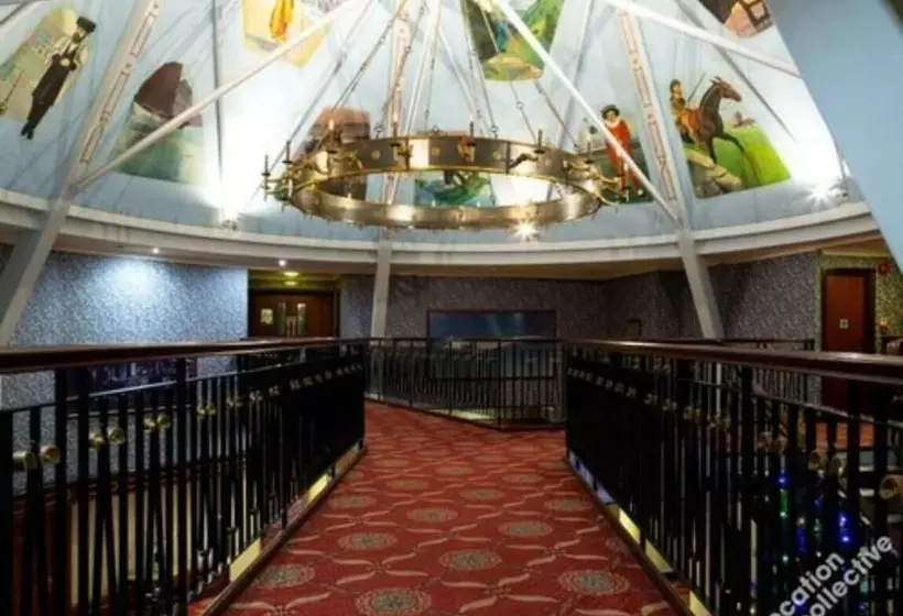 Отель Lakeside International