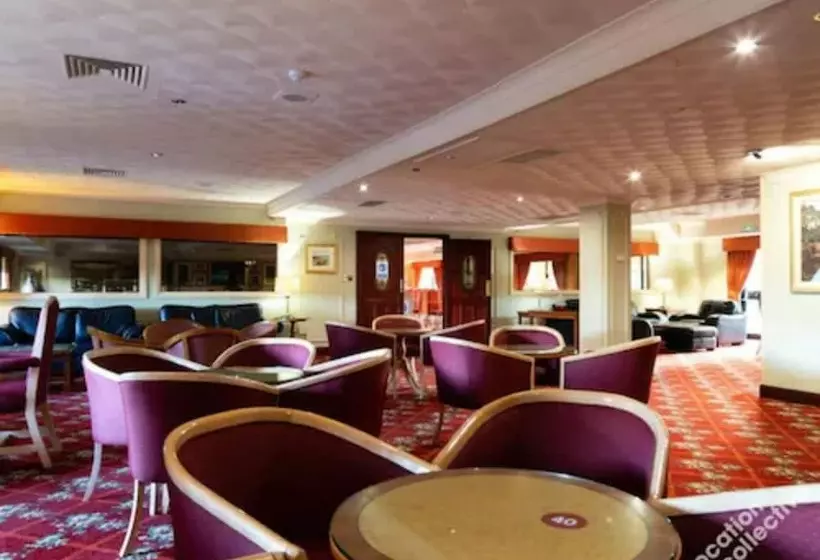 Отель Lakeside International