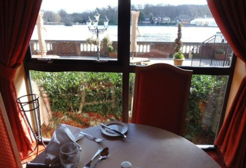 فندق Lakeside International