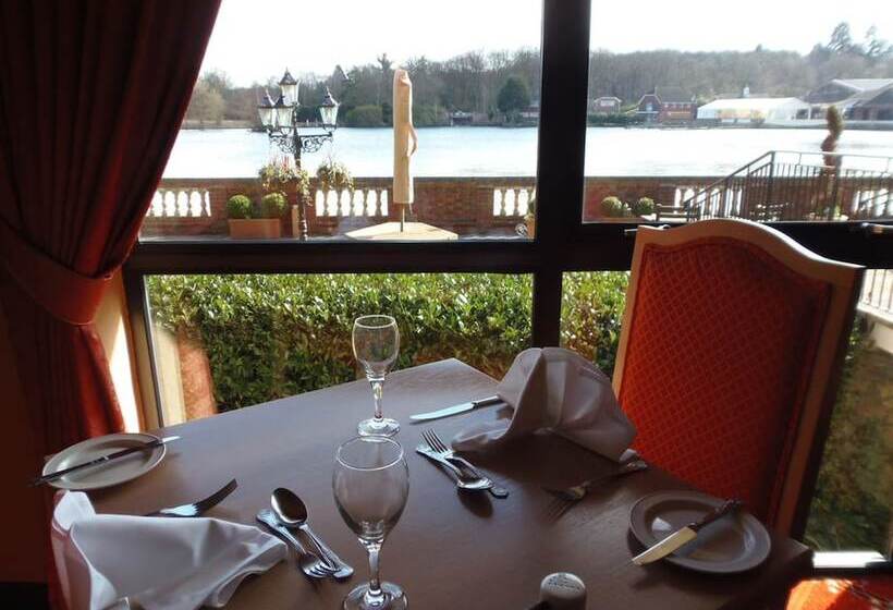 فندق Lakeside International