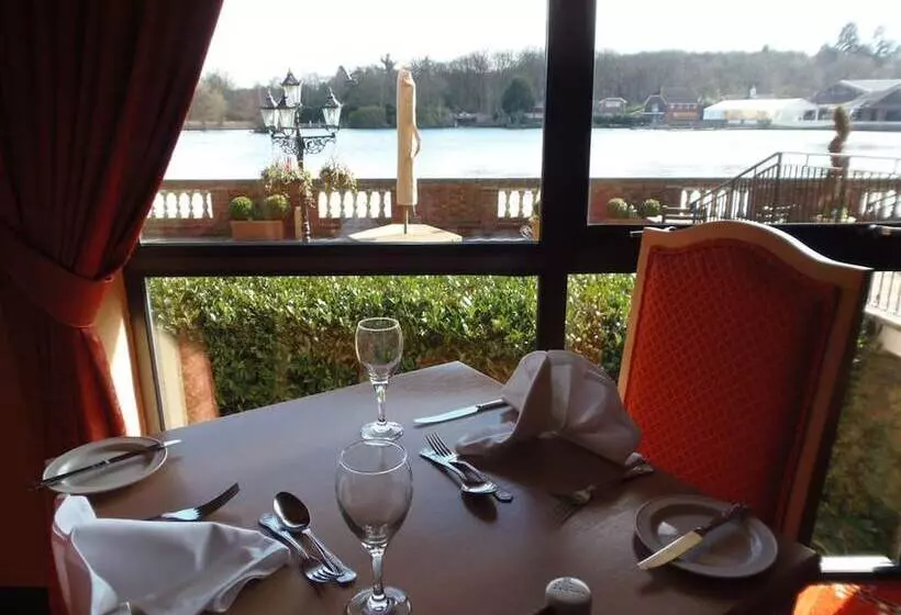 Отель Lakeside International