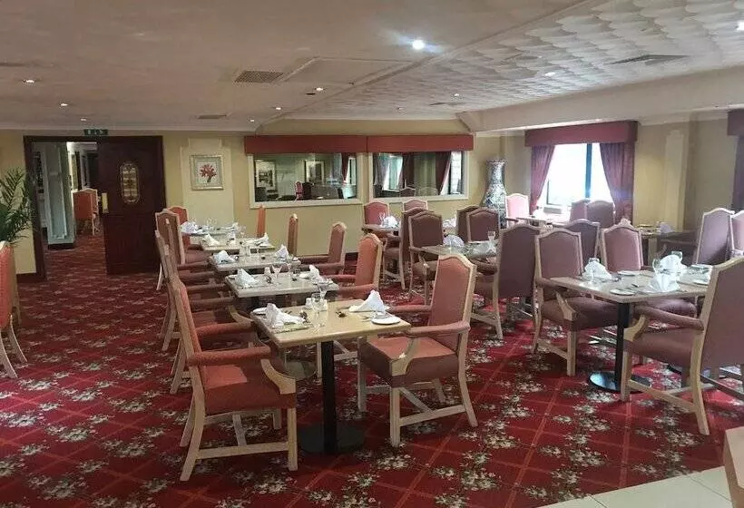 Отель Lakeside International