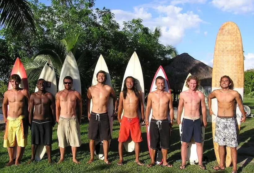 هتل Rendezvous Surf Camp Fiji   Hostel