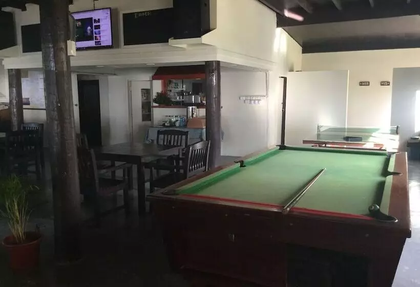 هتل Rendezvous Surf Camp Fiji   Hostel