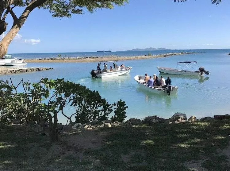 هتل Rendezvous Surf Camp Fiji   Hostel