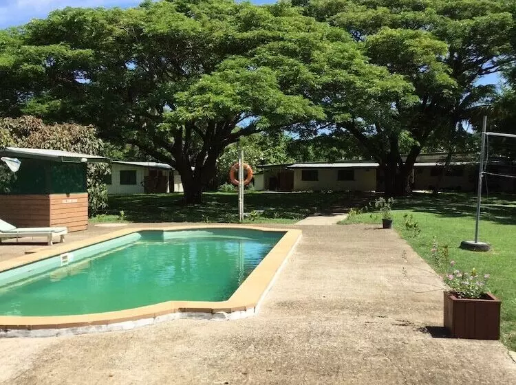 هتل Rendezvous Surf Camp Fiji   Hostel