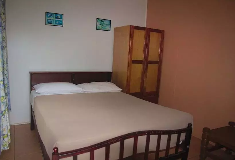 هتل Rendezvous Surf Camp Fiji   Hostel