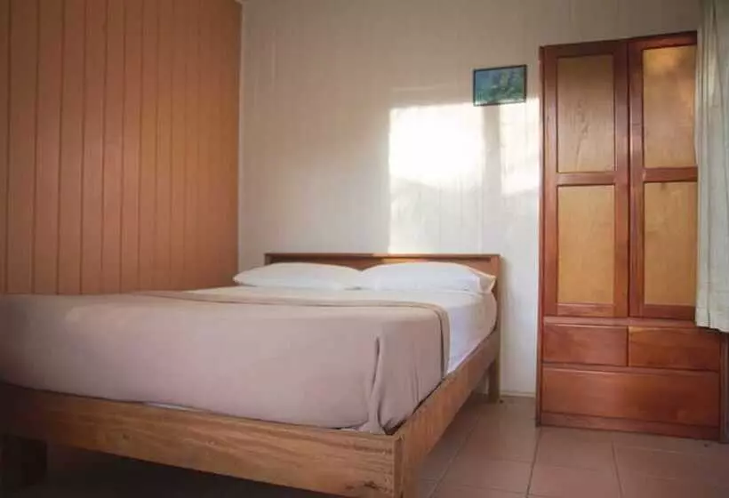 هتل Rendezvous Surf Camp Fiji   Hostel