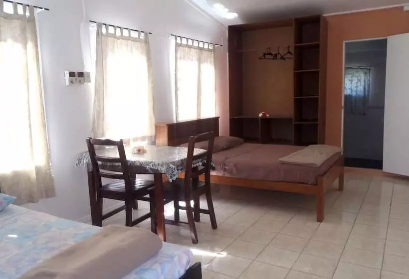 هتل Rendezvous Surf Camp Fiji   Hostel