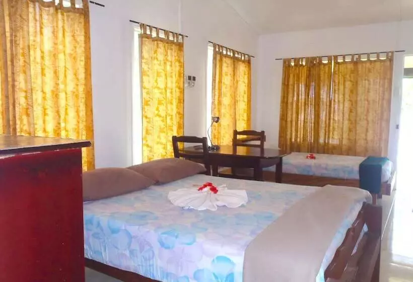 هتل Rendezvous Surf Camp Fiji   Hostel