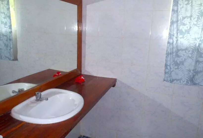 هتل Rendezvous Surf Camp Fiji   Hostel